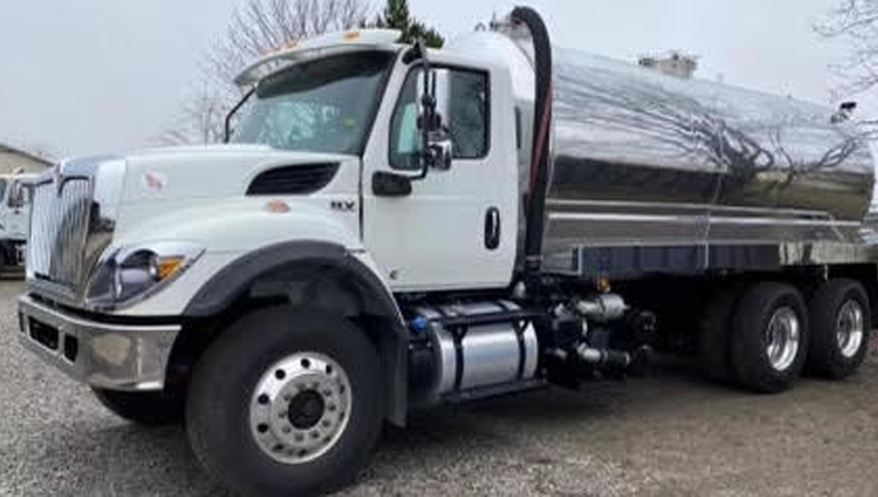 INT-HV607 septic truck for sale